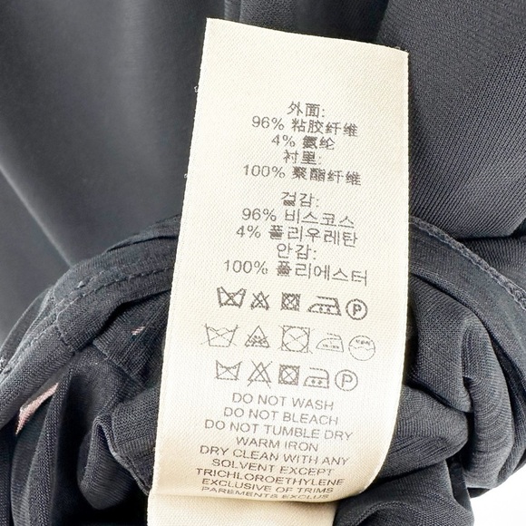 BURBERRY London V-Neck Sleeveless Top - Picture 6 of 7